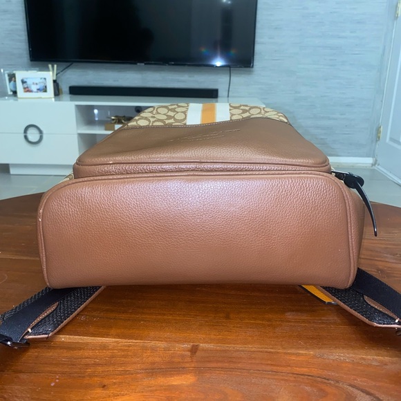 COACH - Picture 5 of 6